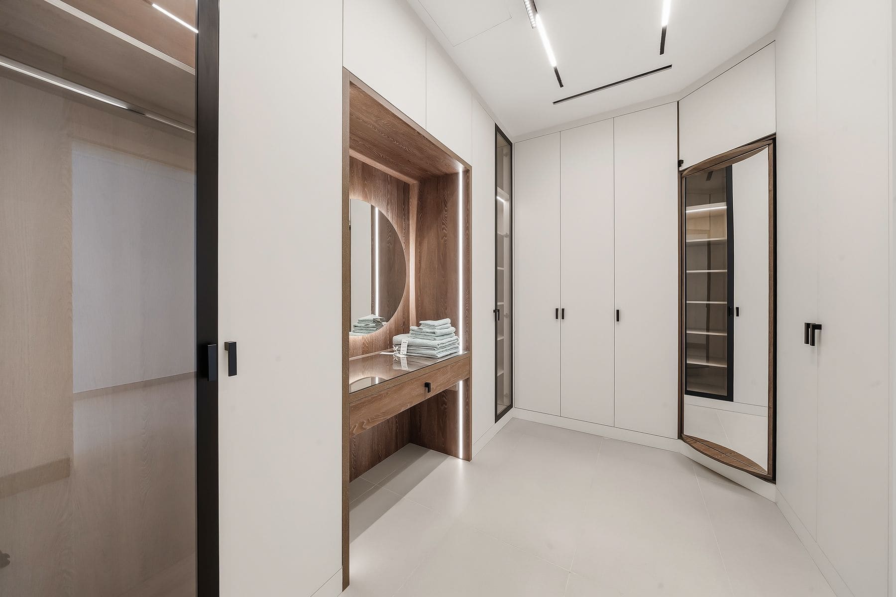 Private Residence 003, interior view 17