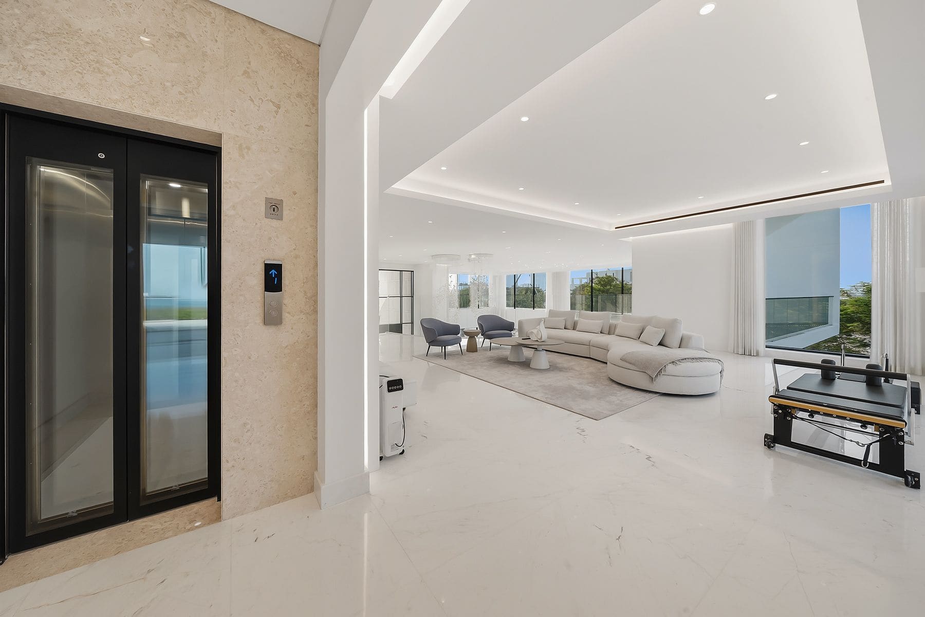 Private Residence 003, interior view 13